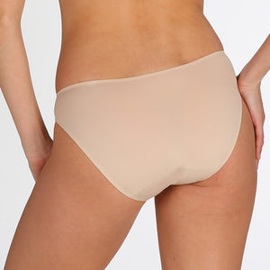 Marie Jo L'Aventure Tom Brief