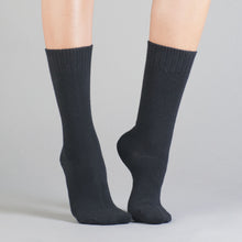 Load image into Gallery viewer, iLux Betulle Ultimate Cashmere Ankle Socks
