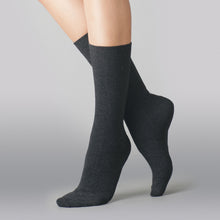 Load image into Gallery viewer, iLux Nu-Nuvola Bread &amp; Butter Cashmere Ankle Socks
